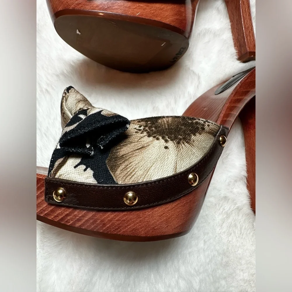 Dolce & Gabbana Women's Floral Mules - Black and Brown - Picture 16 of 17